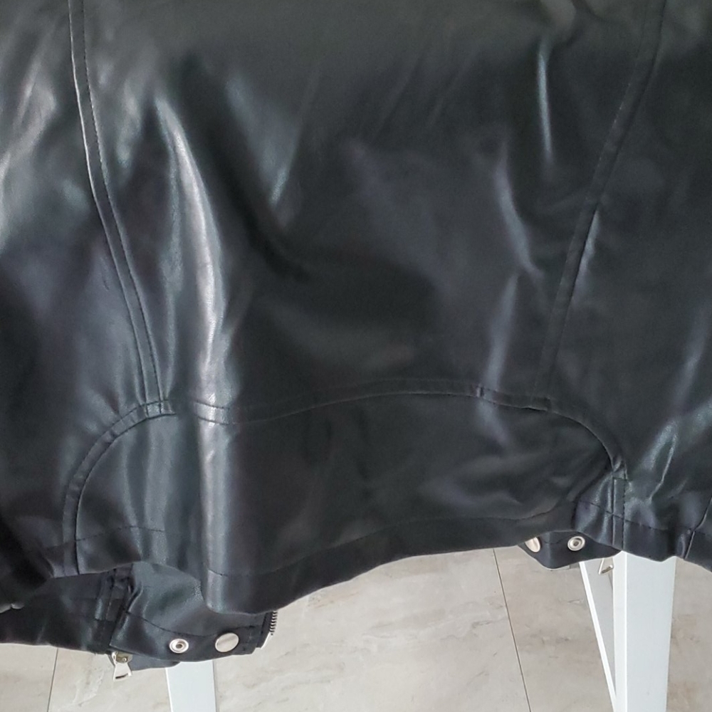 Leather Jacket - Picture 5 of 6